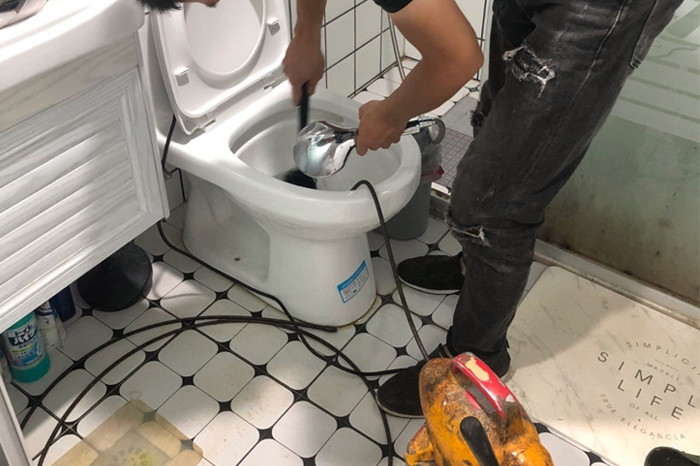 勃利马桶堵塞自己疏通还是找师傅?专业上门服务让你省时更省心